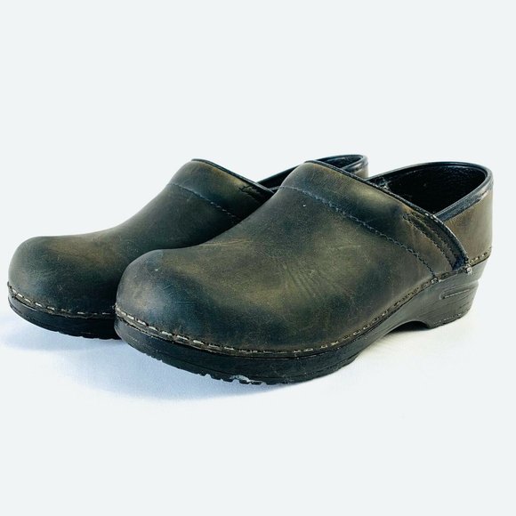 sanita oiled leather clogs